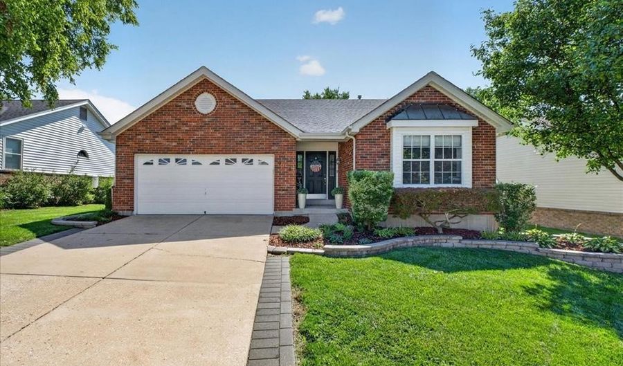 918 Claybend Dr, Ballwin, MO 63011 - 3 Beds, 3 Bath