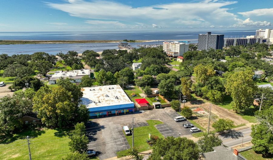 615 Howard Ave, Biloxi, MS 39530 - 0 Beds, 11 Bath