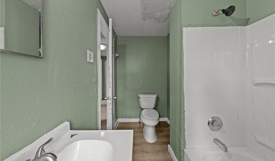 884 Lovers Ln, Akron, OH 44306 - 3 Beds, 1 Bath