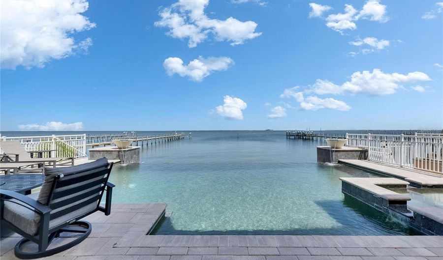 6418 BRIGHT BAY Ct, Apollo Beach, FL 33572 - 5 Beds, 4 Bath