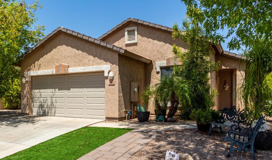 2700 E HULET Dr, Chandler, AZ 85225 - 3 Beds, 2 Bath