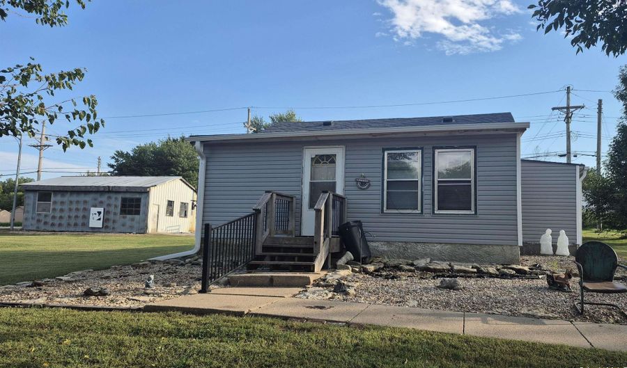 1311 9th St, Auburn, NE 68305 - 3 Beds, 1 Bath