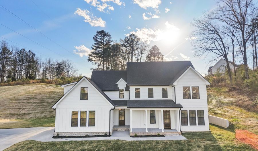 3511 Hawks Creek Dr, Apison, TN 37302 - 5 Beds, 4 Bath