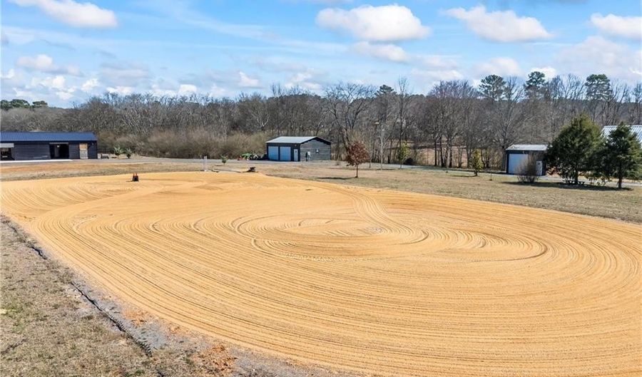 356 W Oak Grove Rd NW, Adairsville, GA 30103 - 2 Beds, 3 Bath