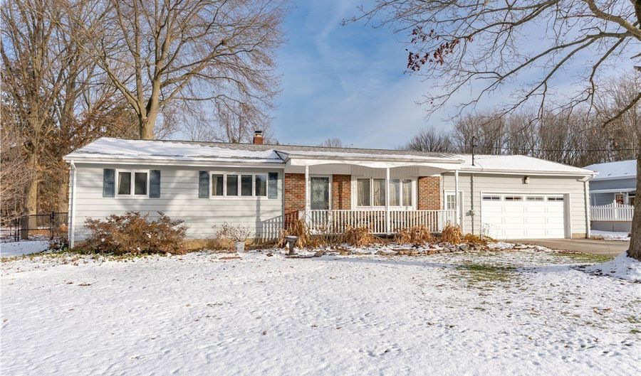 2025 S Plaza Dr, Akron, OH 44319 - 3 Beds, 3 Bath