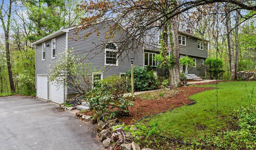 29 Old Sawmill Rd, Bedford, NH 03110 - 5 Beds, 4 Bath