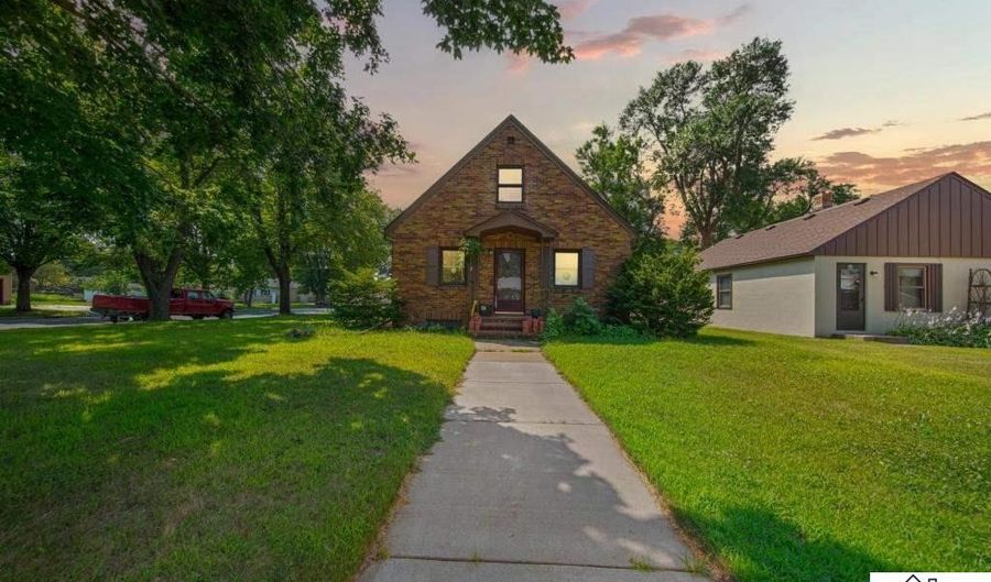 116 E Clinton St, Arlington, MN 55307 - 3 Beds, 2 Bath