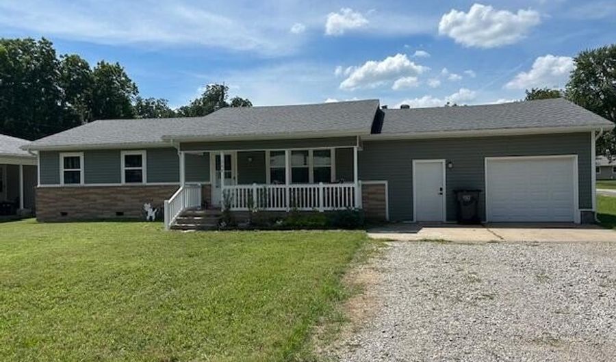 200 S Karner Ave, Altamont, KS 67330 - 3 Beds, 3 Bath