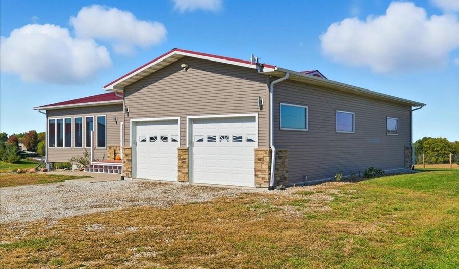 1705 WHITNEY St, Atlantic, IA 50022 - 4 Beds, 3 Bath