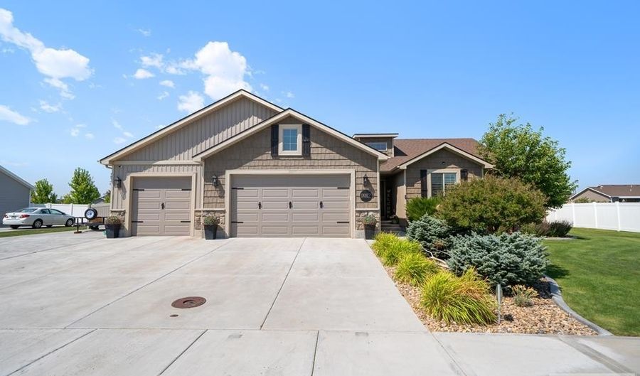 3827 Hazelwood Way, Ammon, ID 83406 - 6 Beds, 3 Bath