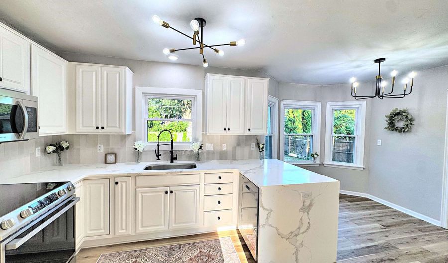 1508 N ALVIN St, Appleton, WI 54911 - 3 Beds, 2 Bath