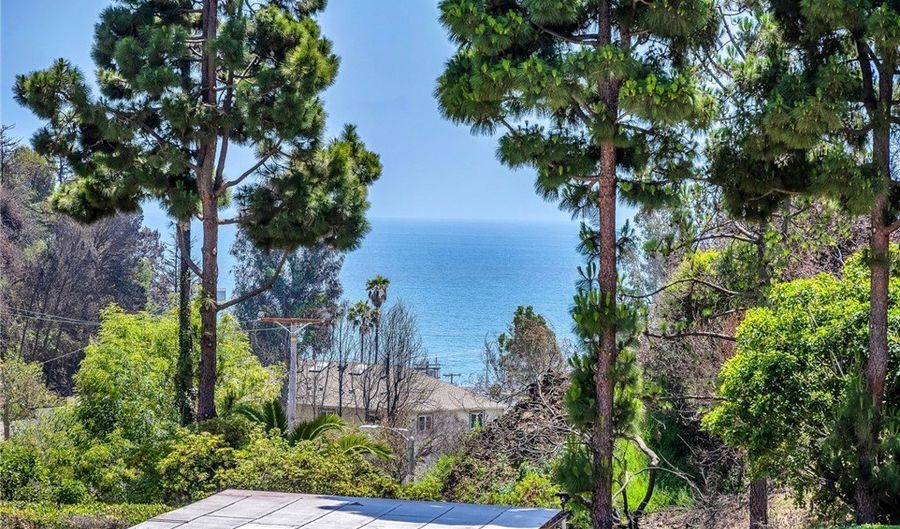 517 Palisades Dr, Pacific Palisades, CA 90272 - 3 Beds, 2 Bath