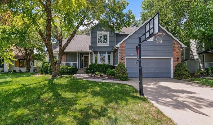 1121 W Mulberry Ct, Andover, KS 67002 - 4 Beds, 4 Bath
