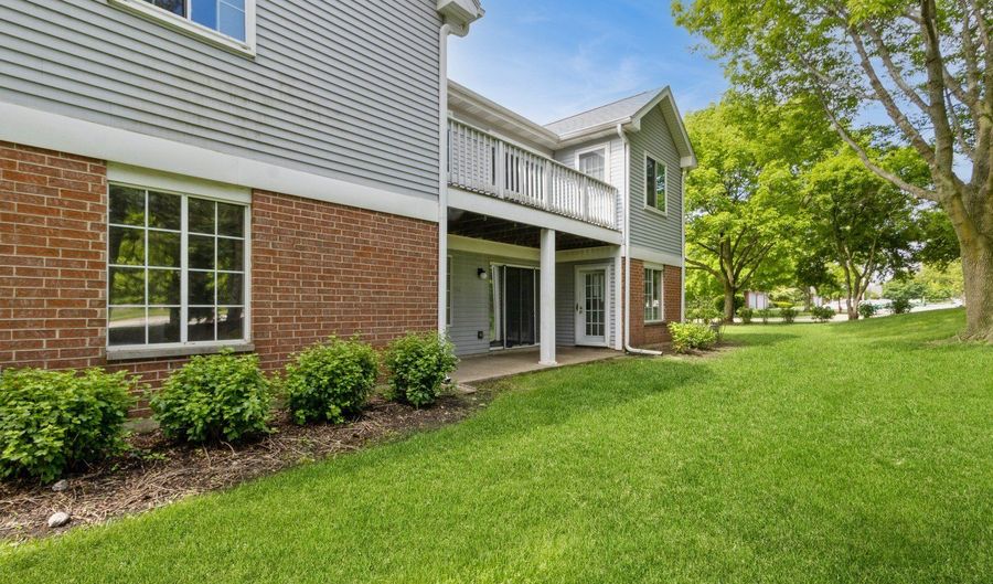 1412 W Crane St 1, Arlington Heights, IL 60004 - 2 Beds, 2 Bath