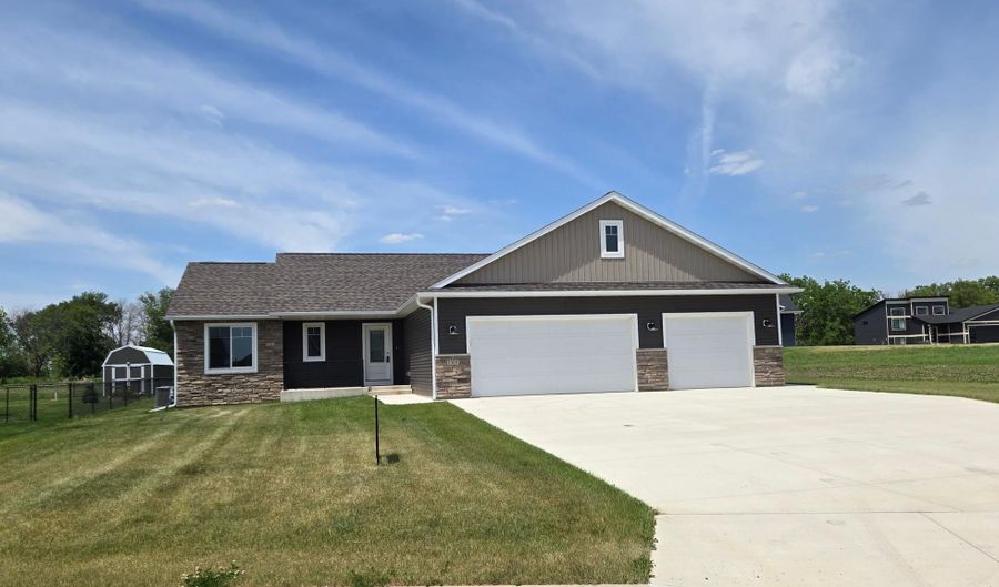 1309 18th St NE, Austin, MN 55912 - 2 Beds, 2 Bath