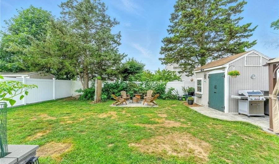 82 Martin St, East Providence, RI 02914 - 4 Beds, 3 Bath