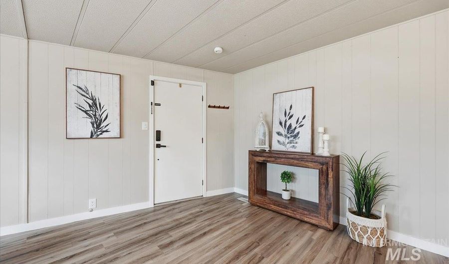 445 S Maple Grove Rd #15, Boise, ID 83709 - 4 Beds, 2 Bath