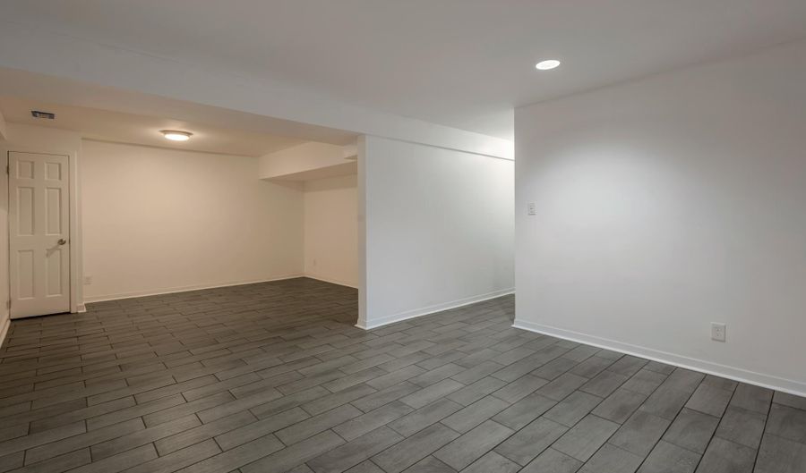 5250 POOKS HILL Rd B-13, Bethesda, MD 20814 - 3 Beds, 3 Bath