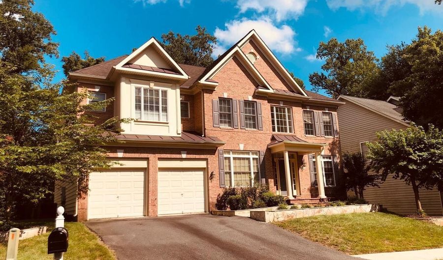 8533 GALLAHAN Ct, Alexandria, VA 22309 - 5 Beds, 5 Bath