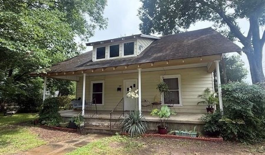 409 1st St, Atkins, AR 72823 - 3 Beds, 1 Bath