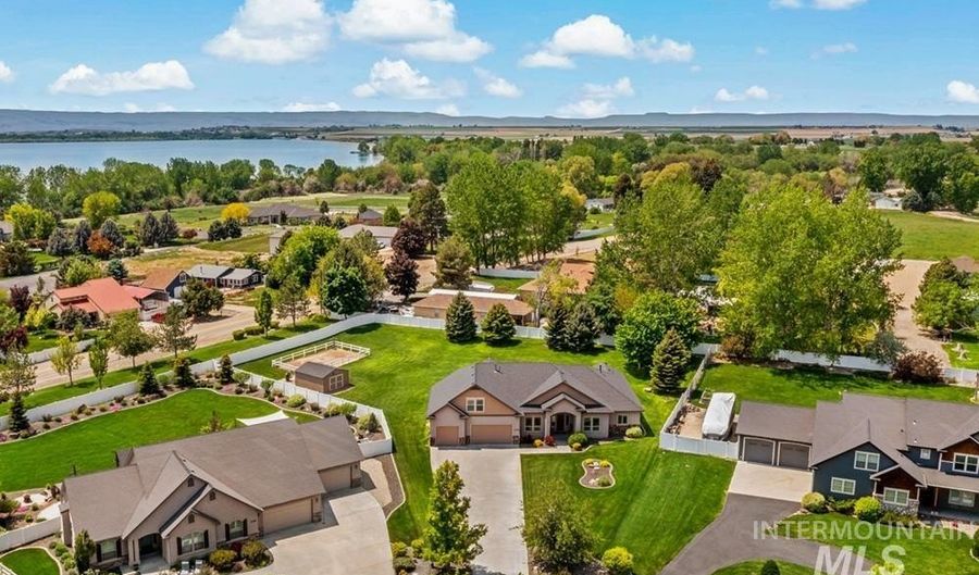 15387 Reminiscene Dr, Caldwell, ID 83607 - 4 Beds, 4 Bath