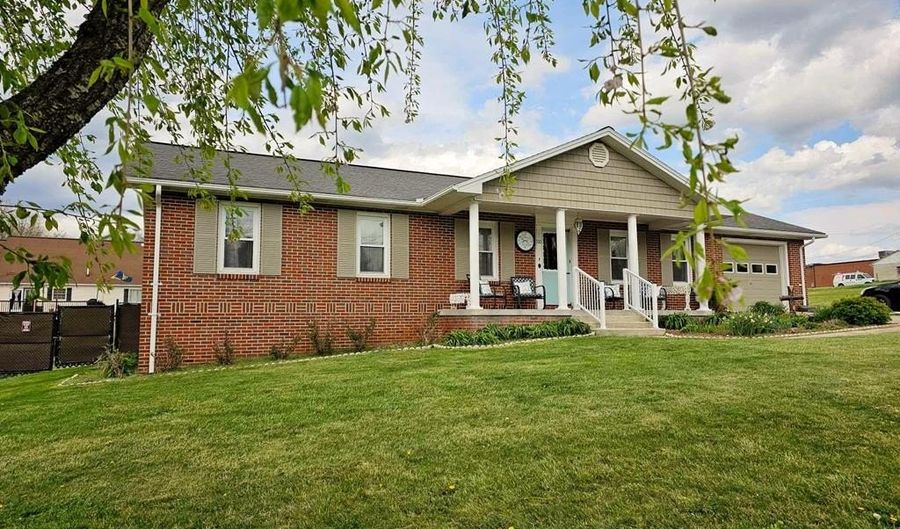 110 Morgan St, Athens, WV 24712 - 3 Beds, 3 Bath