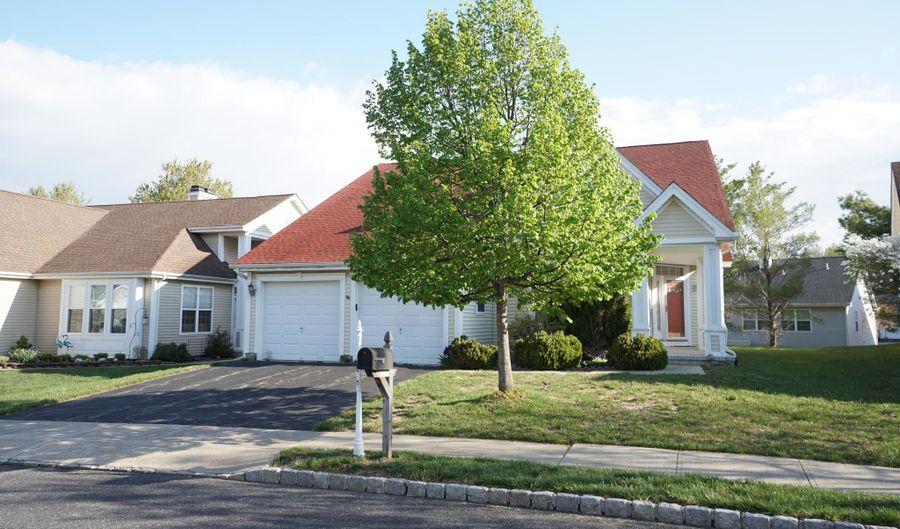 20 Turtle Crk 20, Barnegat, NJ 08005 - 2 Beds, 2 Bath