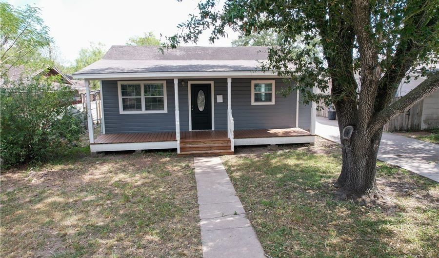 702 Jefferson St, Alice, TX 78332 - 3 Beds, 1 Bath