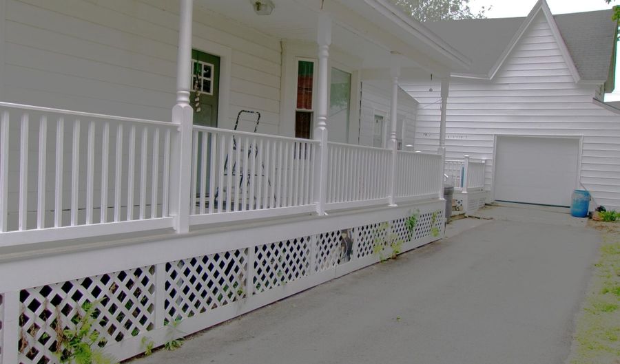 121 Summer St, Auburn, ME 04210 - 3 Beds, 2 Bath