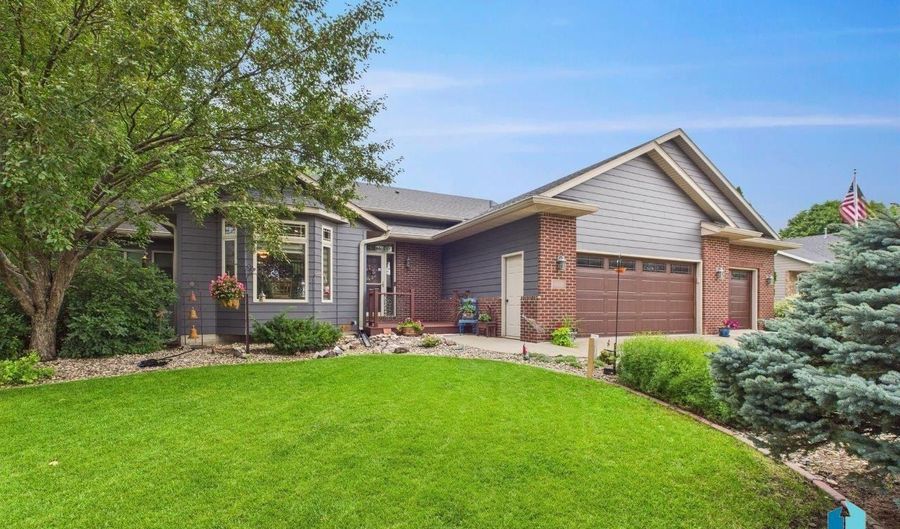 605 S Palmer Dr, Brandon, SD 57005 - 4 Beds, 3 Bath