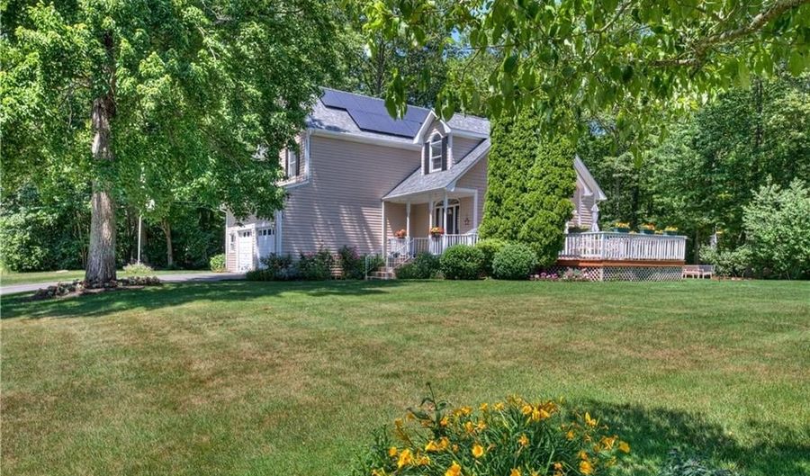 84 Bakewell Ct, Cranston, RI 02921 - 3 Beds, 4 Bath