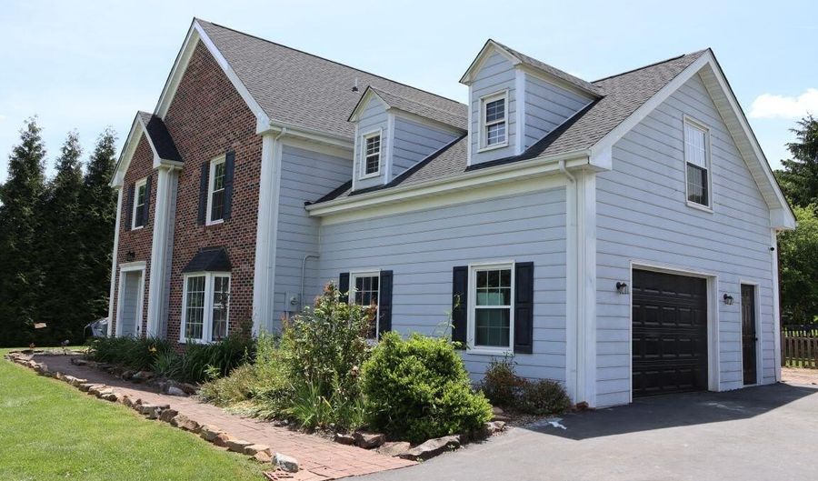 21164 Vances Mill Rd, Abingdon, VA 24211 - 4 Beds, 3 Bath