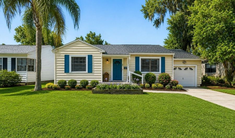 37 E VANDERBILT St, Orlando, FL 32804 - 3 Beds, 3 Bath