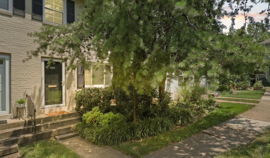 1745 N CLIFF St N, Alexandria, VA 22301 - 2 Beds, 2 Bath