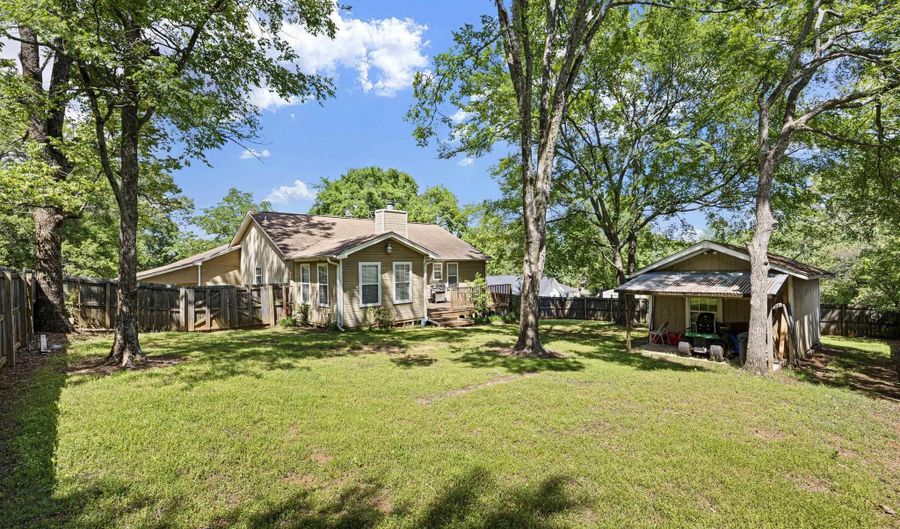 205 NW 17th St, Atkins, AR 72823 - 3 Beds, 2 Bath