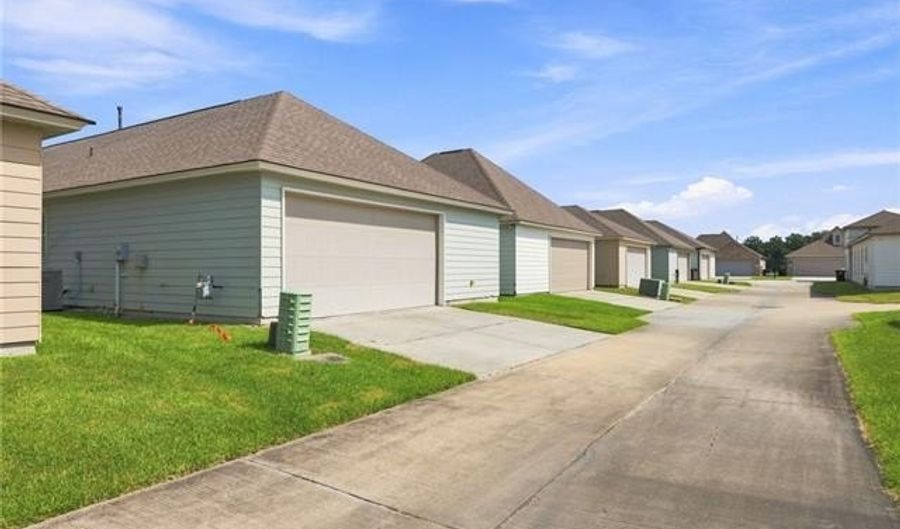 1443 GARDENIA Ln, Baton Rouge, LA 70820 - 3 Beds, 2 Bath