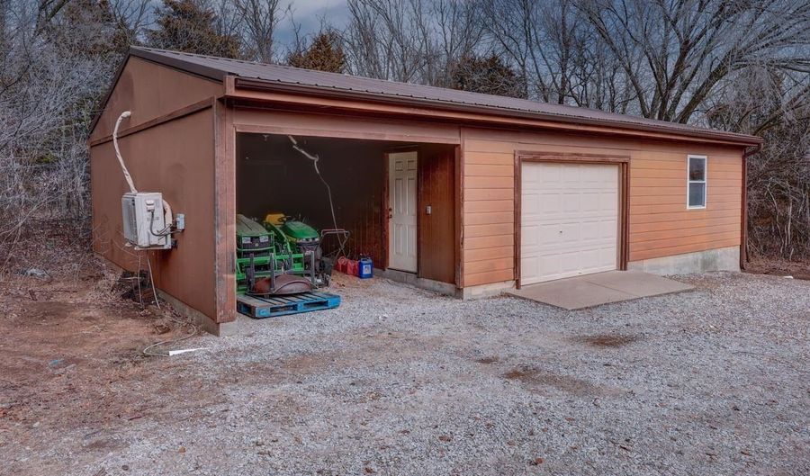 30049 Sunnyside Ct, Arkansas City, KS 67005 - 4 Beds, 3 Bath