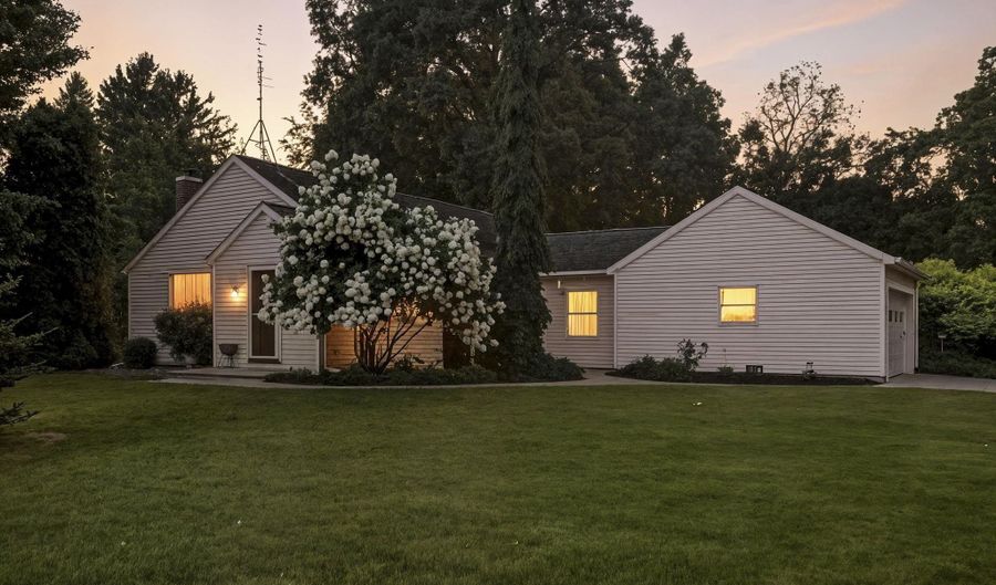 600 S West St, Angola, IN 46703 - 3 Beds, 2 Bath