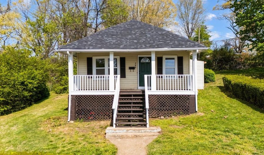 702 13th St, Altavista, VA 24517 - 2 Beds, 1 Bath