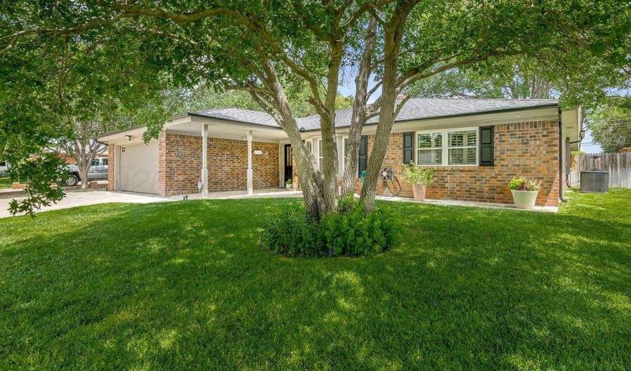 5220 ASTORIA St, Amarillo, TX 79109 - 4 Beds, 2 Bath