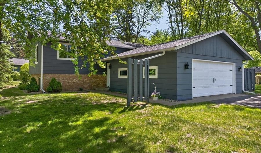 1802 Oak Knoll Dr NE, Alexandria, MN 56308 - 3 Beds, 2 Bath