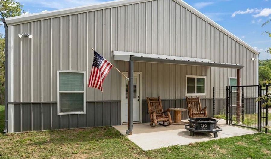 250 Creek Crossing St, Alvord, TX 76225 - 2 Beds, 2 Bath