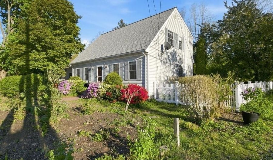 316 Waseca Ave, Barrington, RI 02806 - 4 Beds, 2 Bath