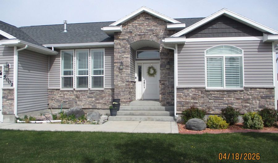 5002 Cassie Dr, Chubbuck, ID 83202 - 5 Beds, 3 Bath