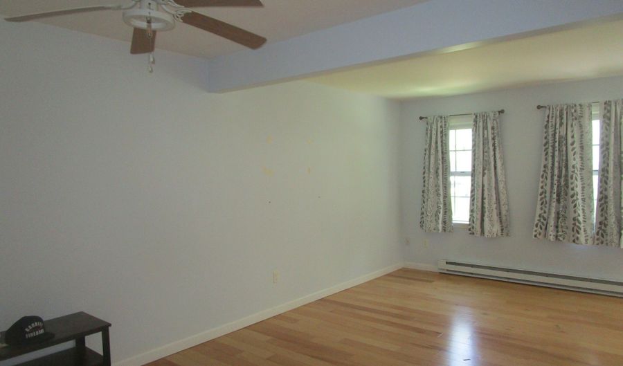 4 Founders Vlg 4, Clinton, CT 06413 - 2 Beds, 2 Bath