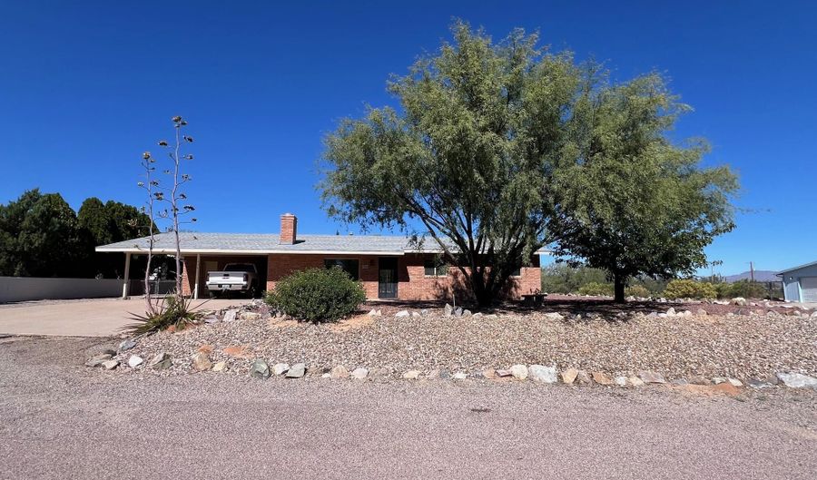 254 W La Cuesta Dr, Benson, AZ 85602 - 3 Beds, 2 Bath