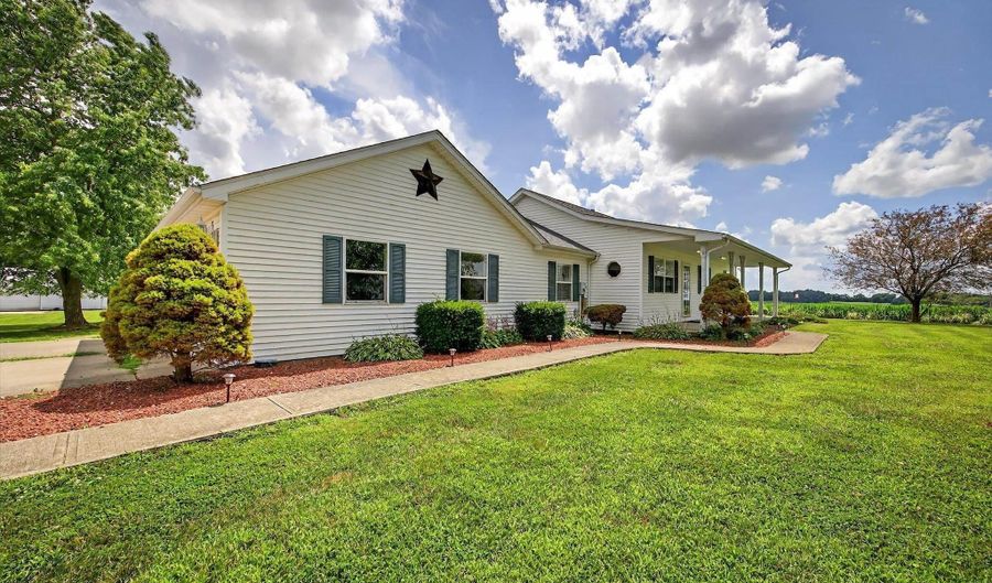 2783 W 275 S Rd, Bloomfield, IN 47424 - 4 Beds, 4 Bath