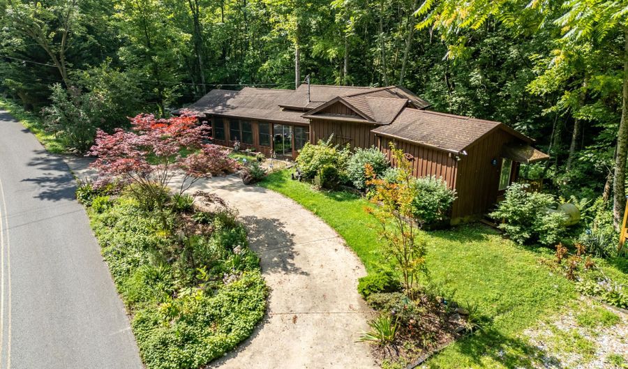 275 W Pines Rd, Afton, TN 37616 - 2 Beds, 2 Bath