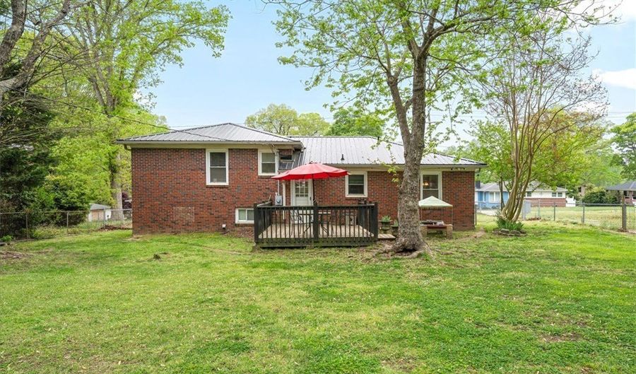 109 Westwood Dr, Belton, SC 29627 - 4 Beds, 2 Bath
