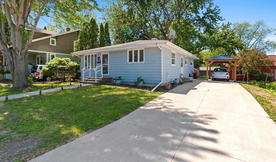 609 S MEMORIAL Dr, Appleton, WI 54914 - 3 Beds, 1 Bath